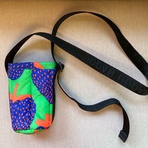 NWOT Baggu Strawberry Puffy Water Bottle Sling